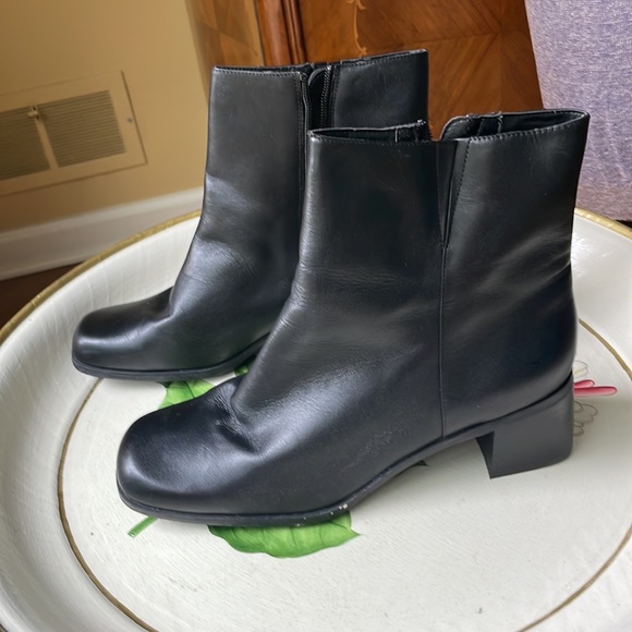 Brand new black, leather booties size 10M by Saint Johns Bay - Picture 3 of 13